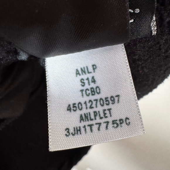 The North Face Women’s Black Denali Jacket - Picture 8 of 8